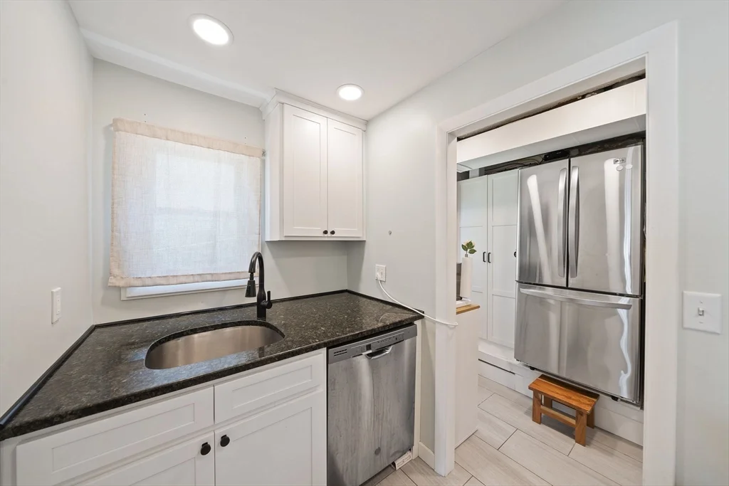 3 bed, 1 bath apartment for rent at 12 Marivista Ave, Lakeview — photo 10 of 28