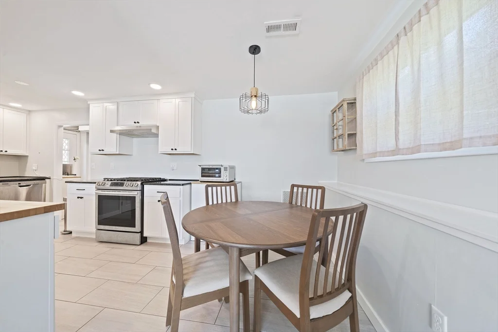 3 bed, 1 bath apartment for rent at 12 Marivista Ave, Lakeview — photo 5 of 28