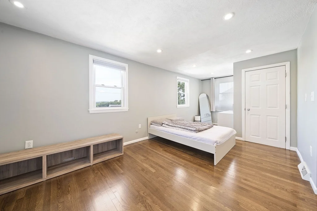 3 bed, 1 bath apartment for rent at 12 Marivista Ave, Lakeview — photo 14 of 28