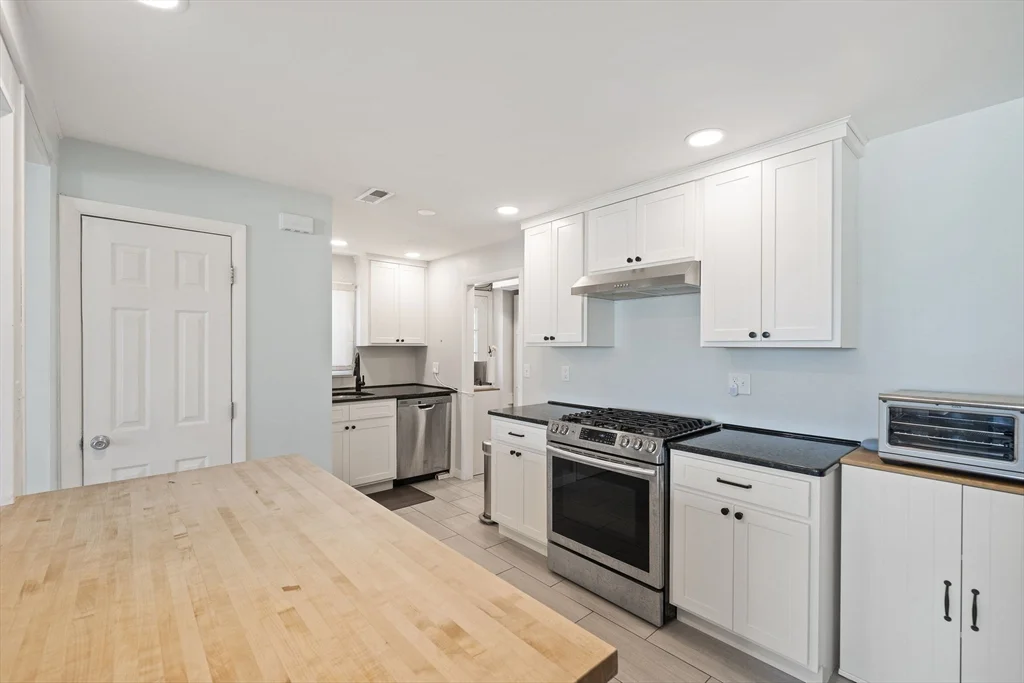 3 bed, 1 bath apartment for rent at 12 Marivista Ave, Lakeview — photo 6 of 28