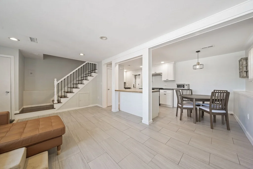 3 bed, 1 bath apartment for rent at 12 Marivista Ave, Lakeview — photo 3 of 28