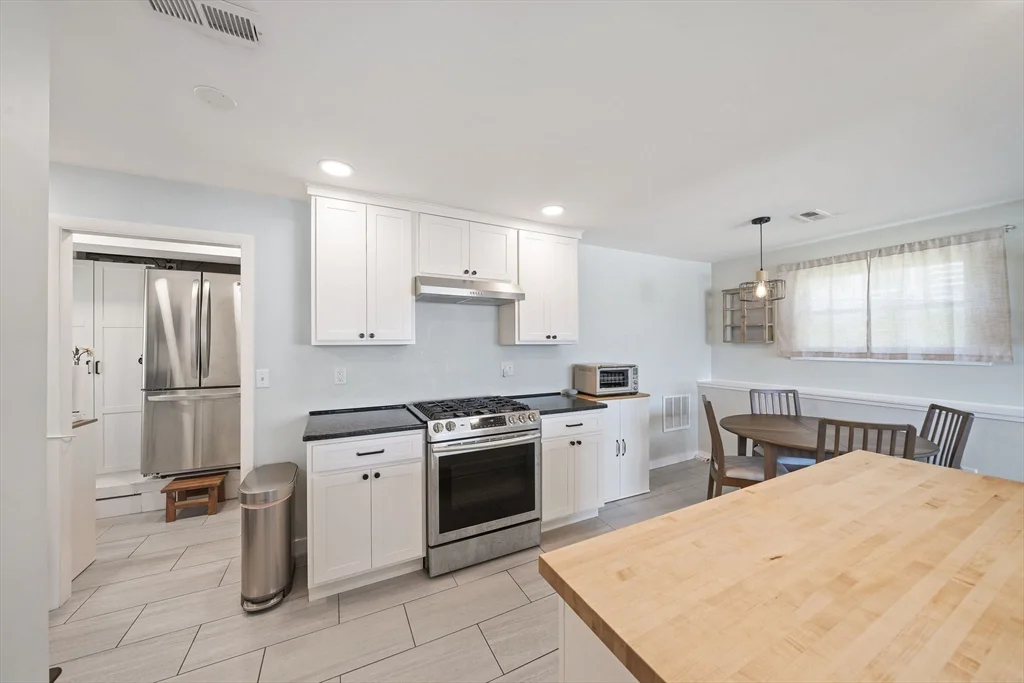 3 bed, 1 bath apartment for rent at 12 Marivista Ave, Lakeview — photo 8 of 28
