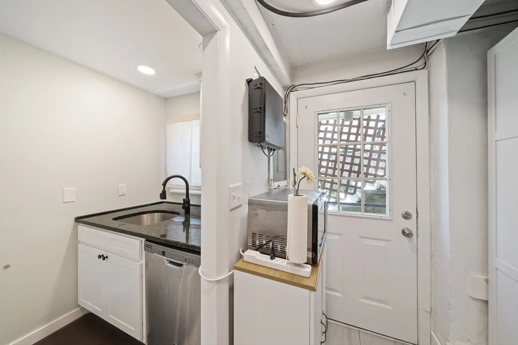 3 bed, 1 bath apartment for rent at 12 Marivista Ave, Lakeview — photo 12 of 28