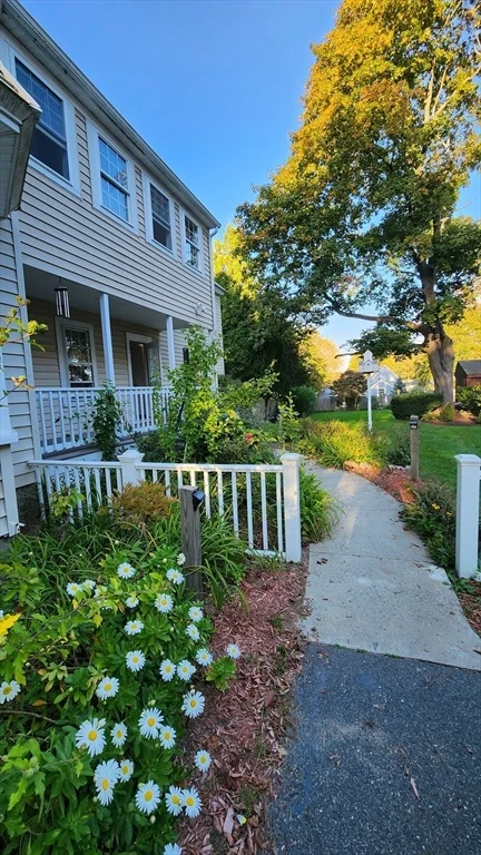 2 bed, 1 bath apartment for rent at 12 Mayhew St Unit 1, Hopkinton — photo 2 of 12