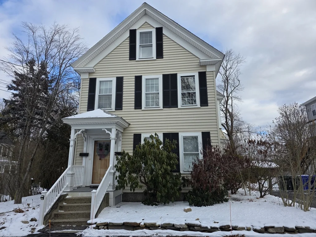 3 bed, 1 bath apartment for rent at 12 Mayhew St Unit 2nd floor, Hopkinton — photo 1 of 19