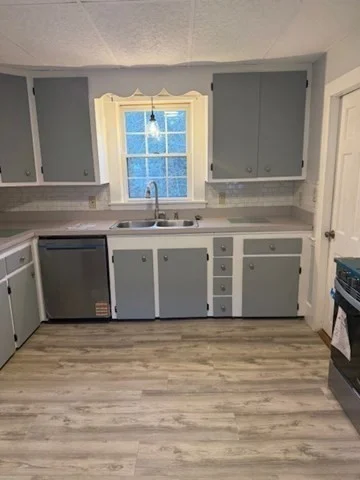 3 bed, 1 bath apartment for rent at 12 Mayhew St Unit 2nd floor, Hopkinton — photo 7 of 19