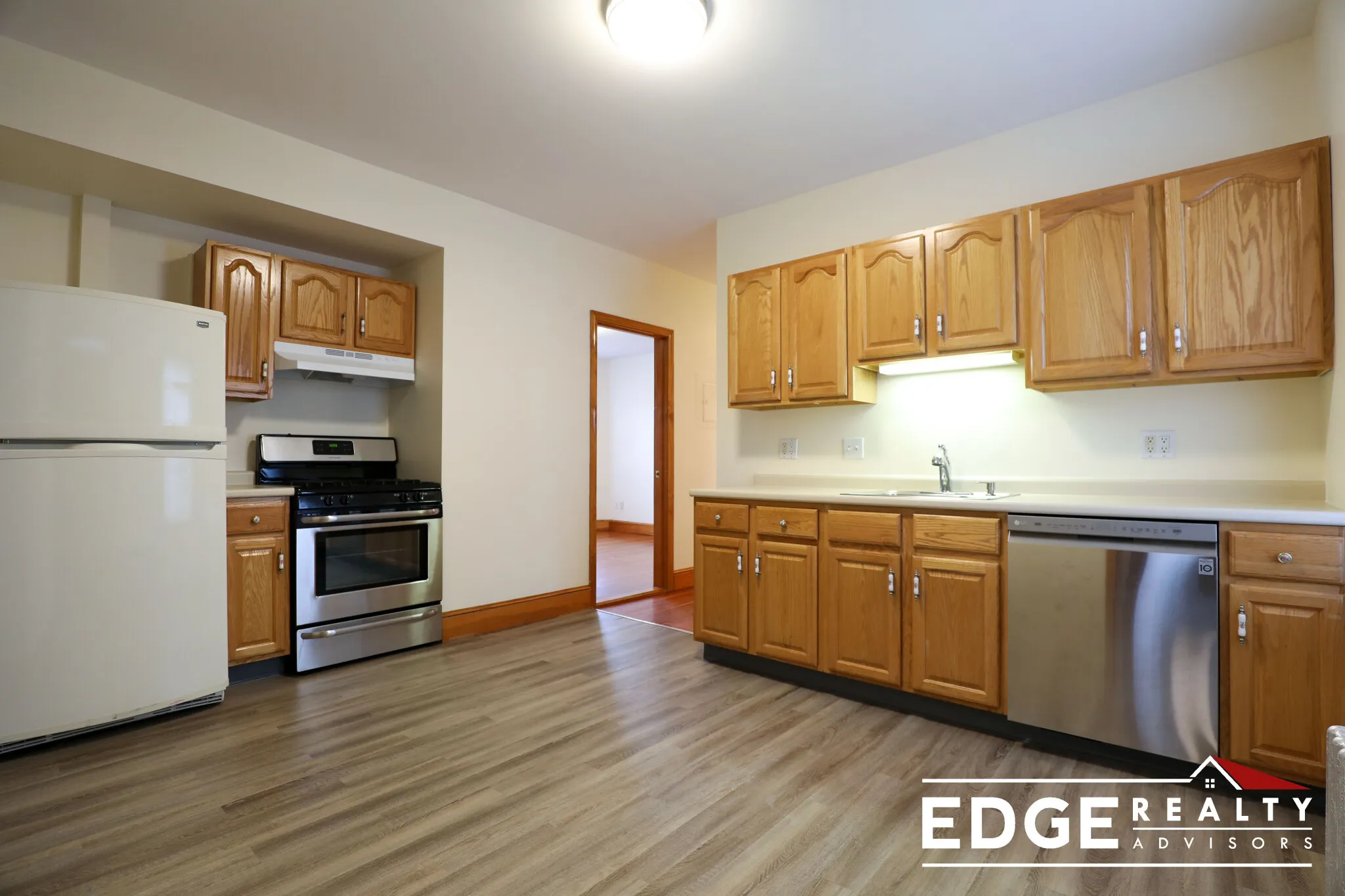 3.5 bed, 1 bath apartment for rent at 12 Montcalm Ave Unit 2, Oak Square — photo 1 of 12