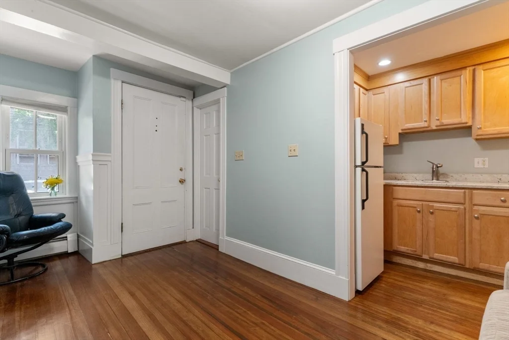 Studio bed, 1 bath apartment for rent at 12 Monument Ave Unit 1, Charlestown — photo 7 of 10