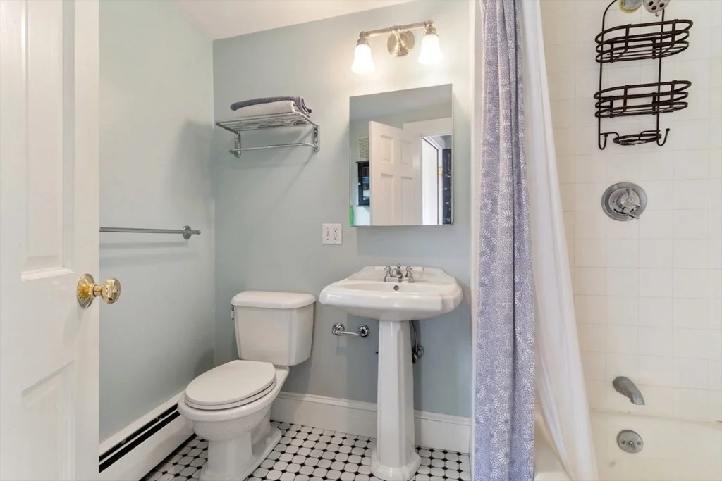 Studio bed, 1 bath apartment for rent at 12 Monument Ave Unit 1, Charlestown — photo 8 of 10