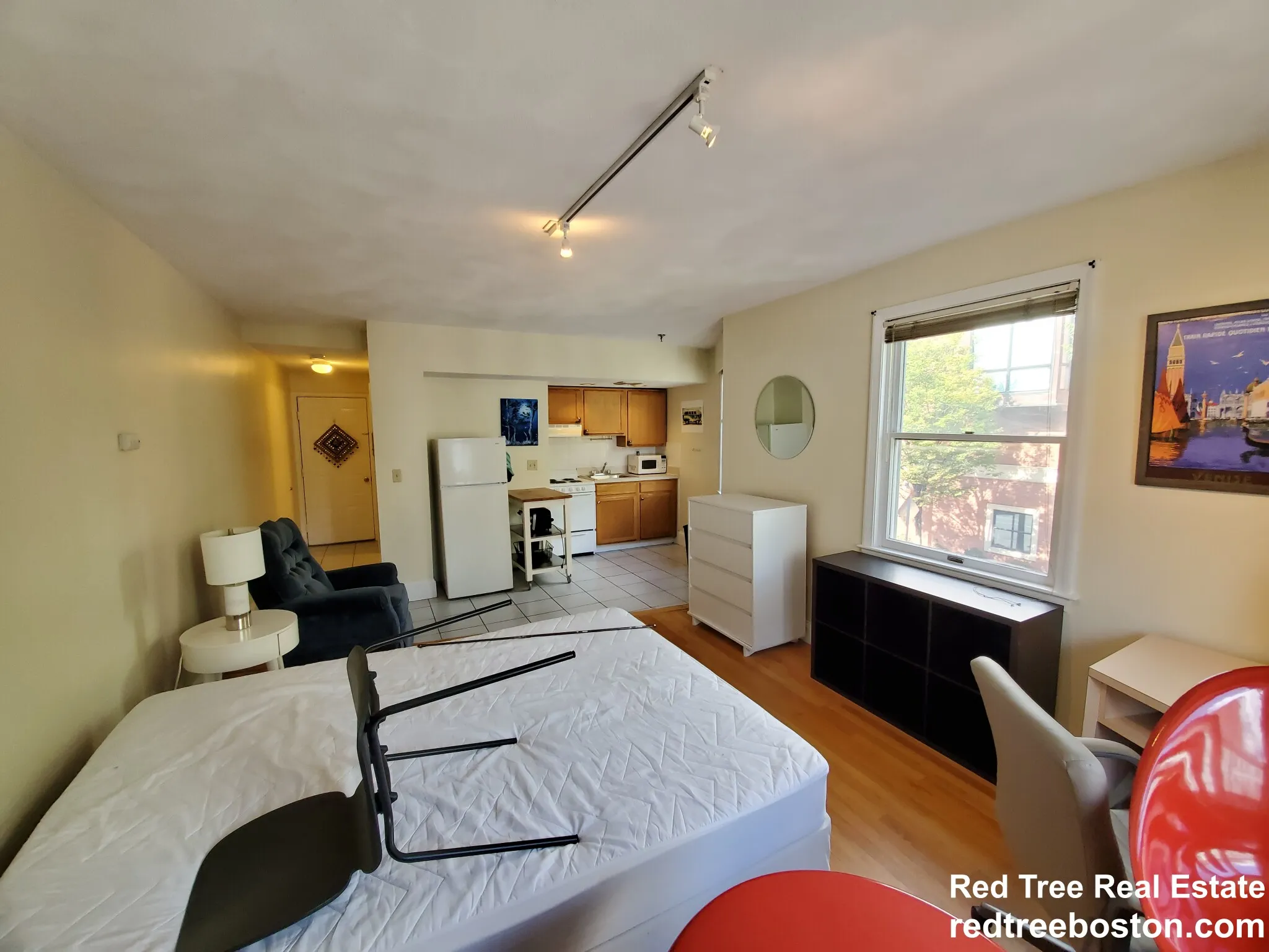 Studio bed, 1 bath apartment for rent at 12 Mount Auburn St Unit 5, Riverside — photo 2 of 4