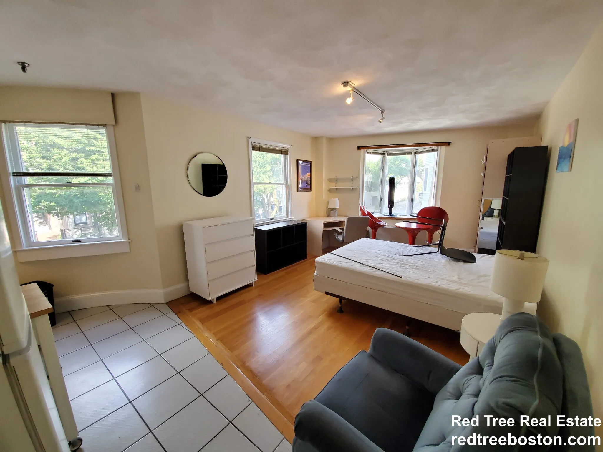 Studio bed, 1 bath apartment for rent at 12 Mount Auburn St Unit 5, Riverside — photo 1 of 4