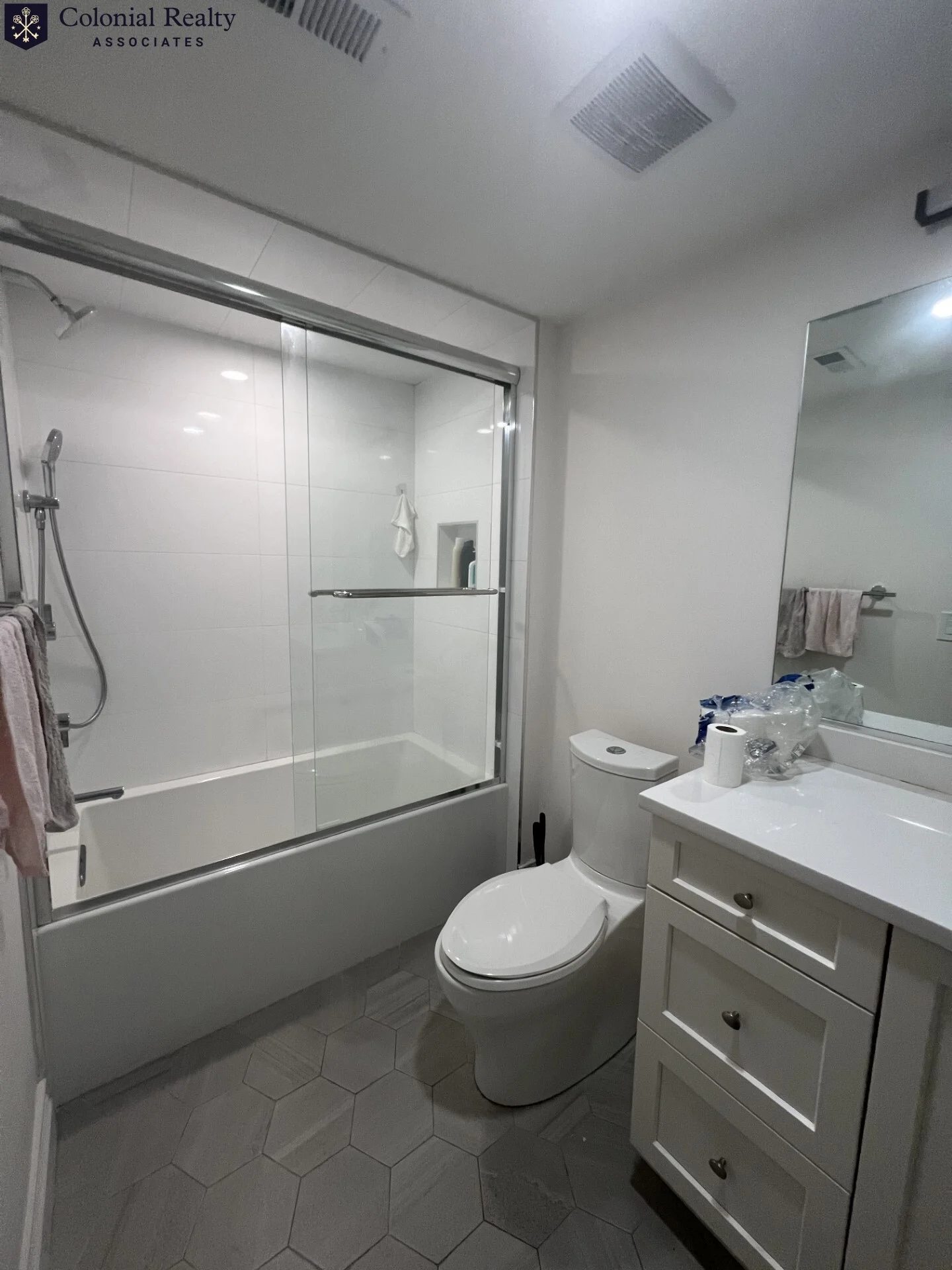 3 bed, 2 bath apartment for rent at 12 Mount Hood Rd Unit 2, Brighton — photo 3 of 11