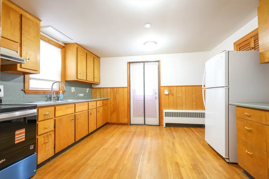 3 bed, 1 bath apartment for rent at 12 Nelson St , Ma 02169, Quincy — photo 9 of 41