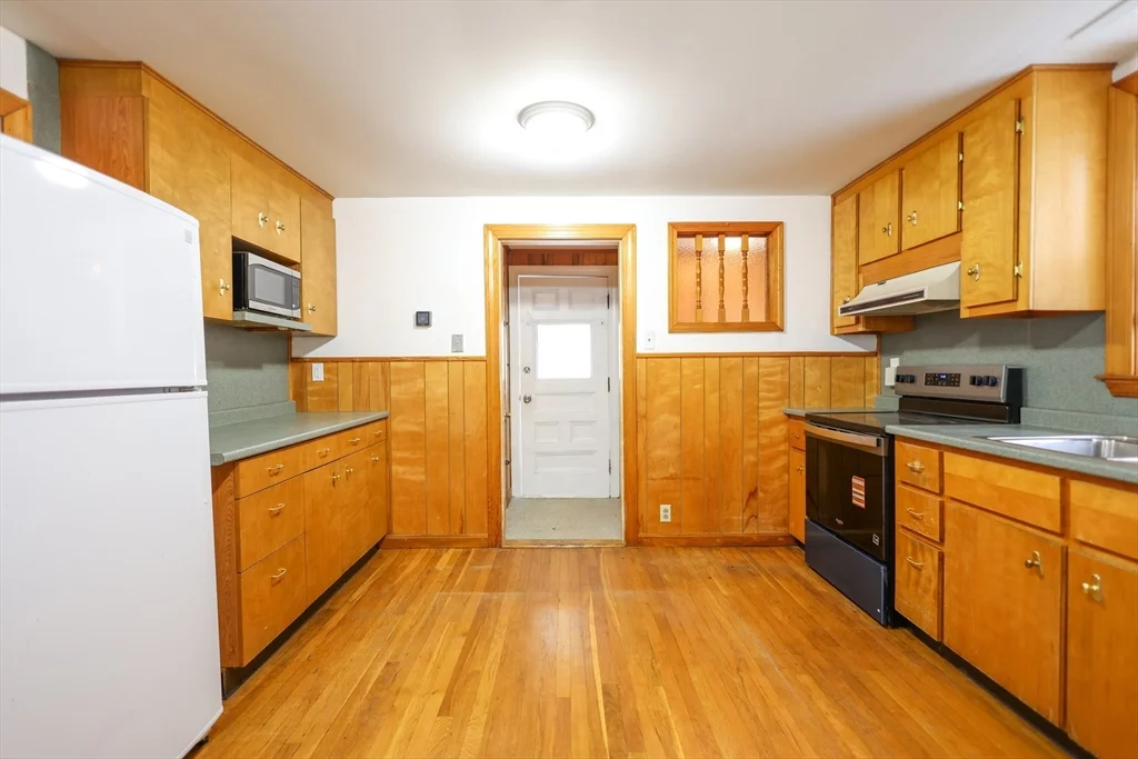 3 bed, 1 bath apartment for rent at 12 Nelson St , Ma 02169, Quincy — photo 12 of 41