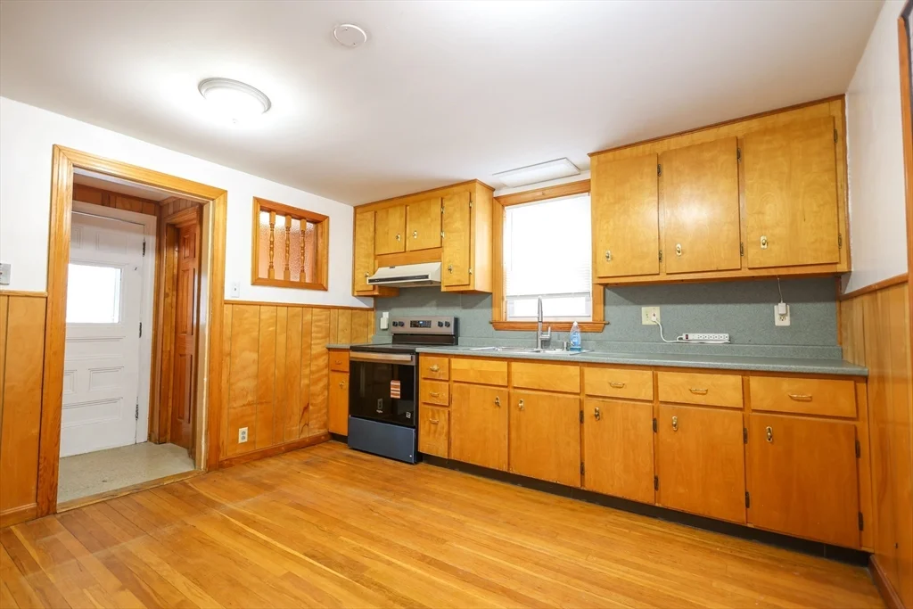 3 bed, 1 bath apartment for rent at 12 Nelson St , Ma 02169, Quincy — photo 8 of 41