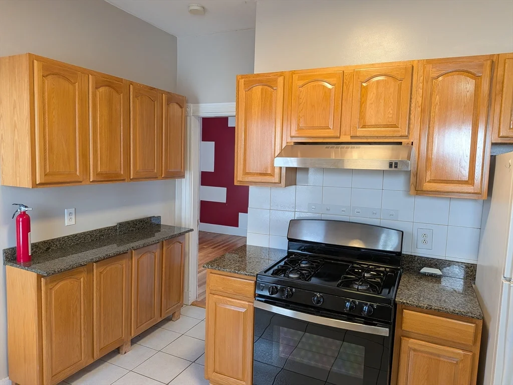 4 bed, 2 bath apartment for rent at 12 Newbern Ave Unit 1, Tufts University — photo 4 of 20