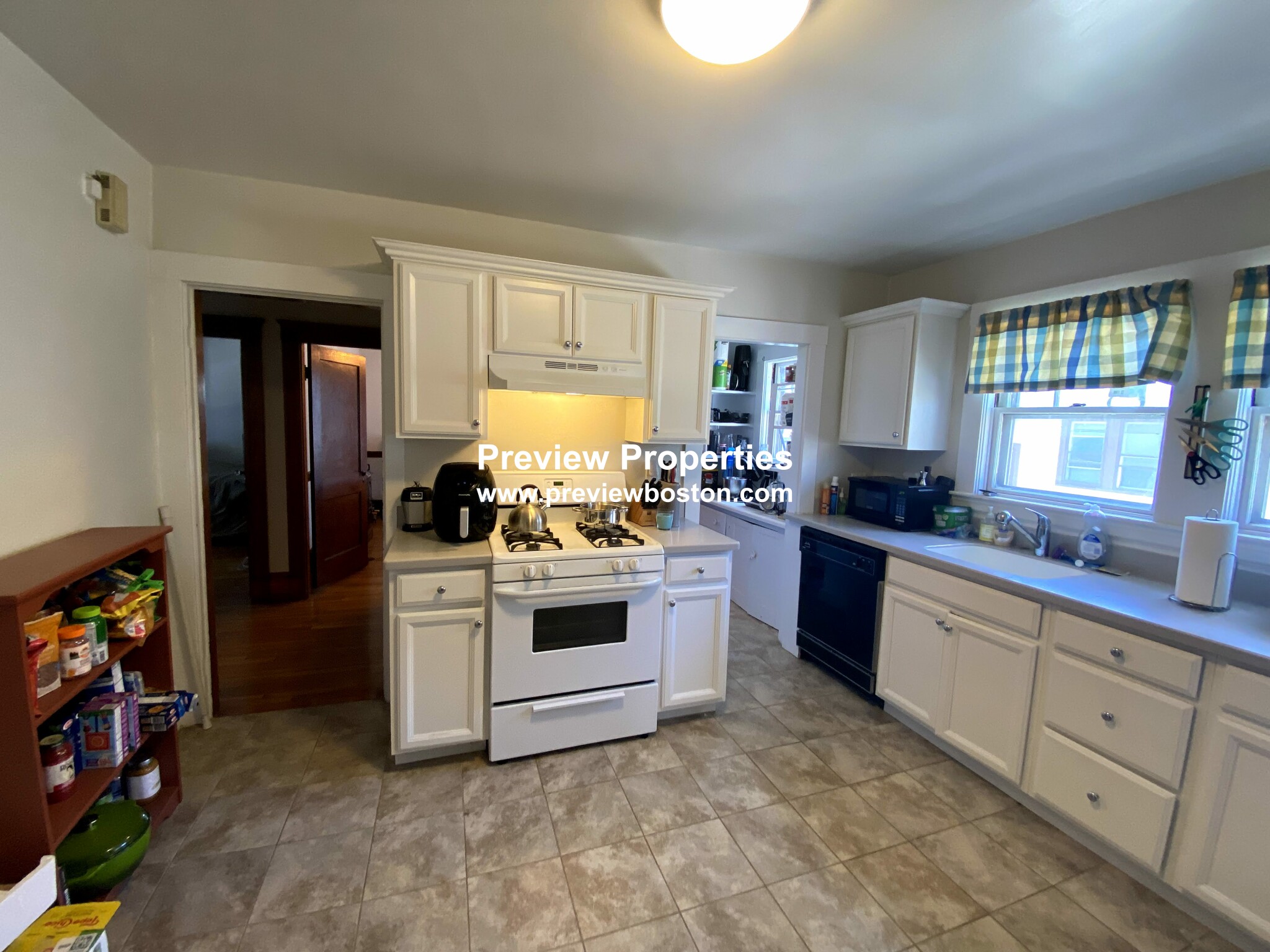 2.5 bed, 1 bath apartment for rent at 12 Niles St Unit 2, Brighton — photo 2 of 22
