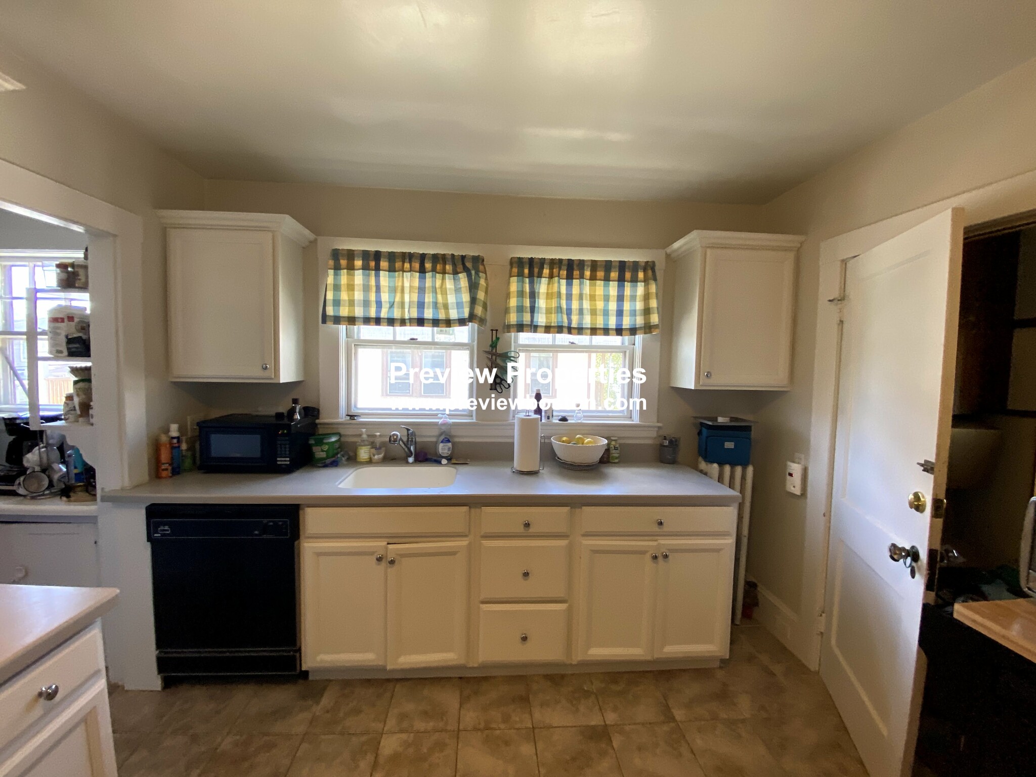 2.5 bed, 1 bath apartment for rent at 12 Niles St Unit 2, Brighton — photo 3 of 22