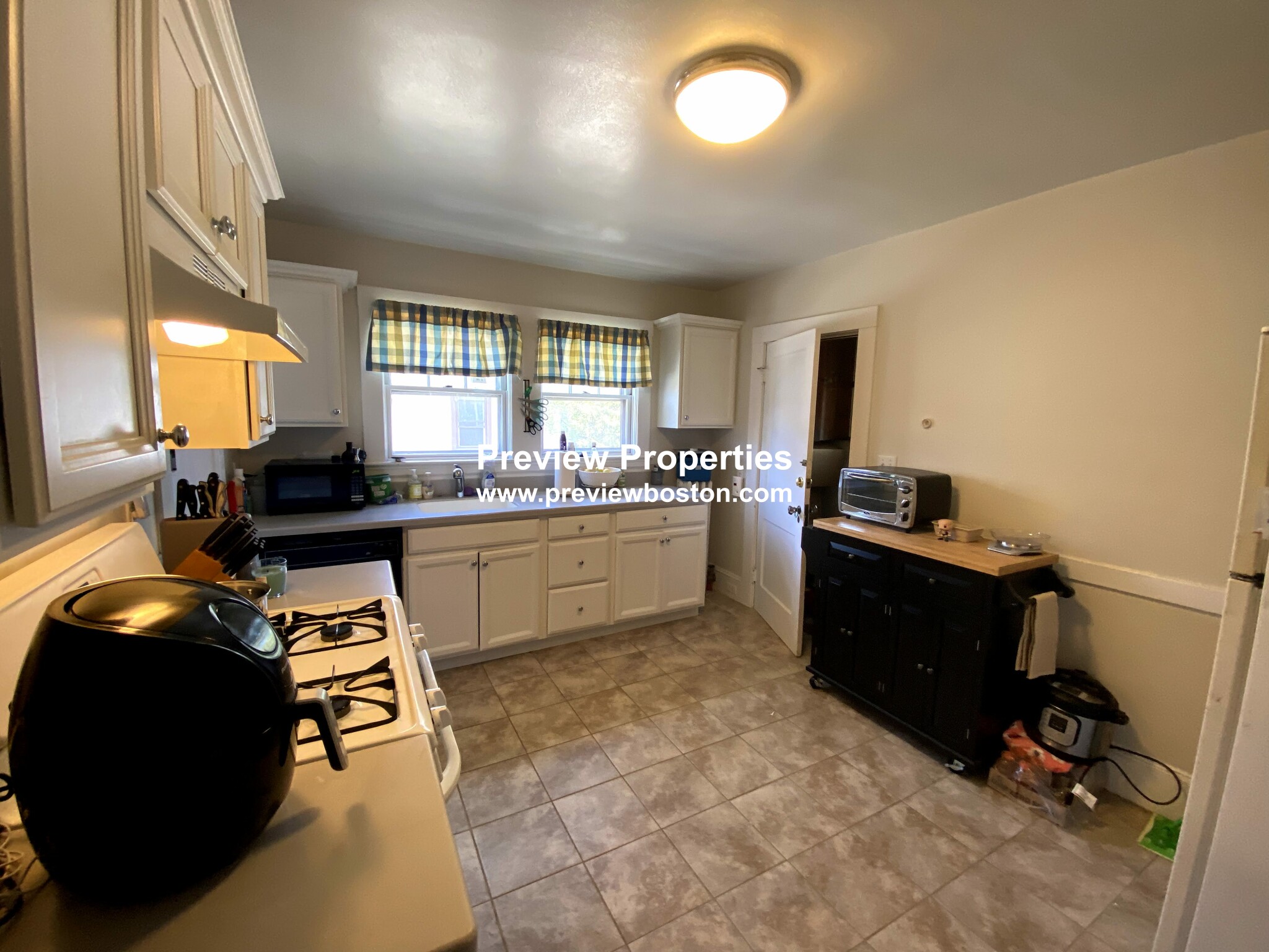 2.5 bed, 1 bath apartment for rent at 12 Niles St Unit 2, Brighton