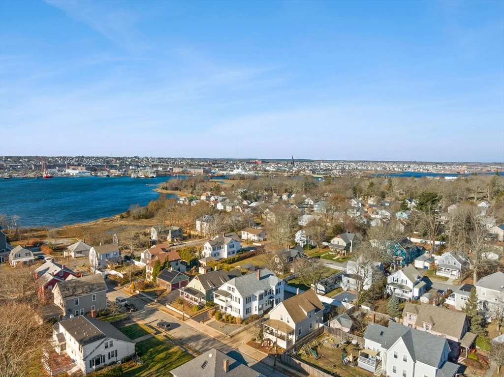 3 bed, 1 bath apartment for rent at 12 North St Unit 2, Fairhaven — photo 6 of 35