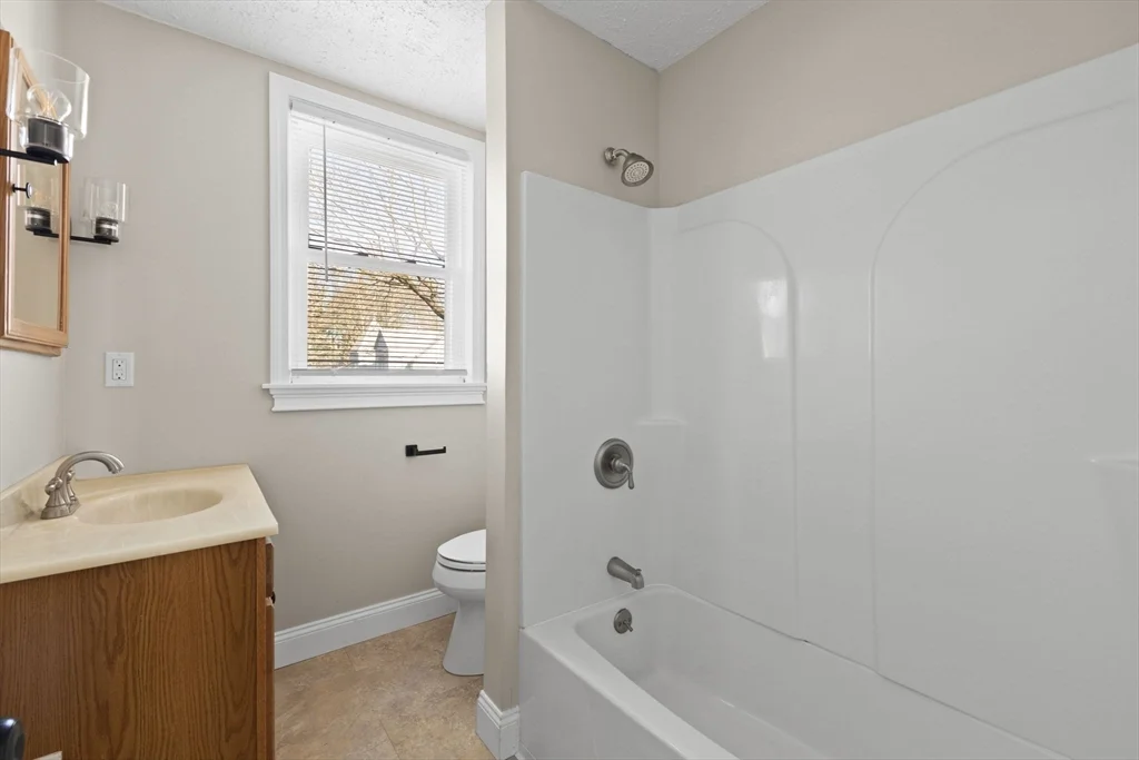 3 bed, 1 bath apartment for rent at 12 North St Unit 2, Fairhaven — photo 29 of 35