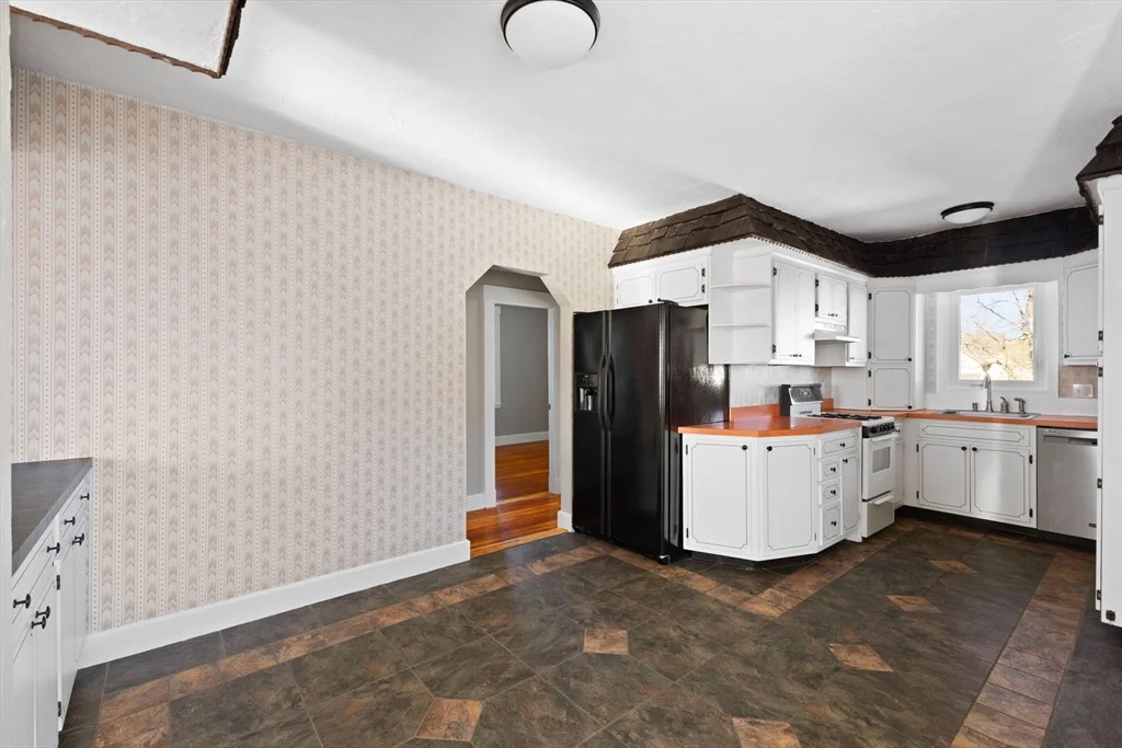 3 bed, 1 bath apartment for rent at 12 North St Unit 2, Fairhaven — photo 12 of 35