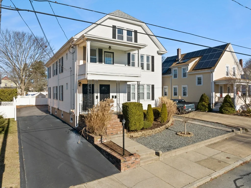 3 bed, 1 bath apartment for rent at 12 North St Unit 2, Fairhaven — photo 2 of 35