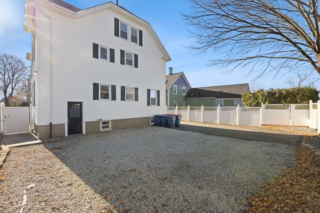 3 bed, 1 bath apartment for rent at 12 North St Unit 2, Fairhaven — photo 3 of 35