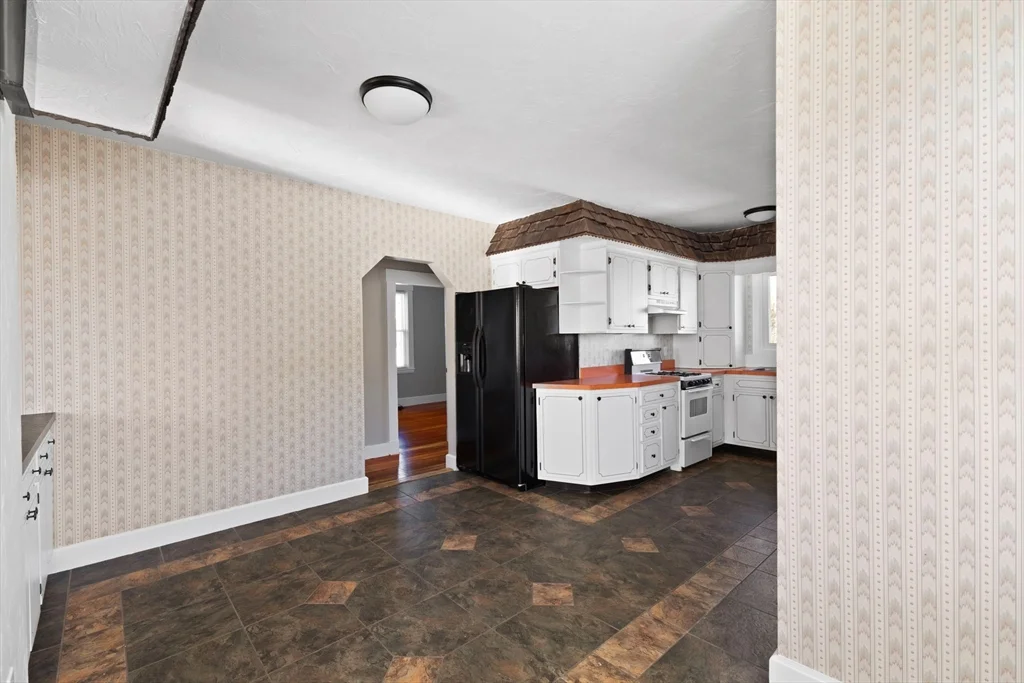 3 bed, 1 bath apartment for rent at 12 North St Unit 2, Fairhaven — photo 11 of 35