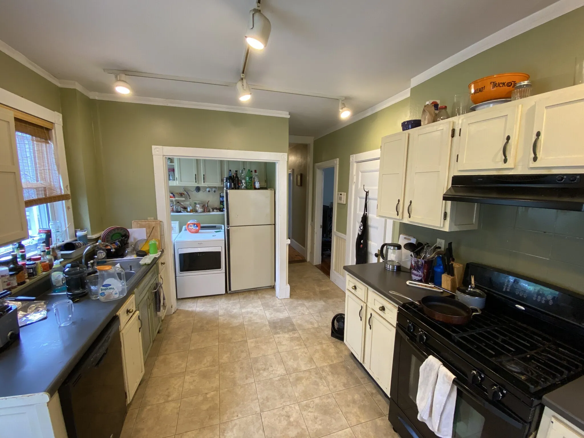 4 bed, 1 bath apartment for rent at 12 Oswald St Unit 2, Mission Hill — photo 1 of 12