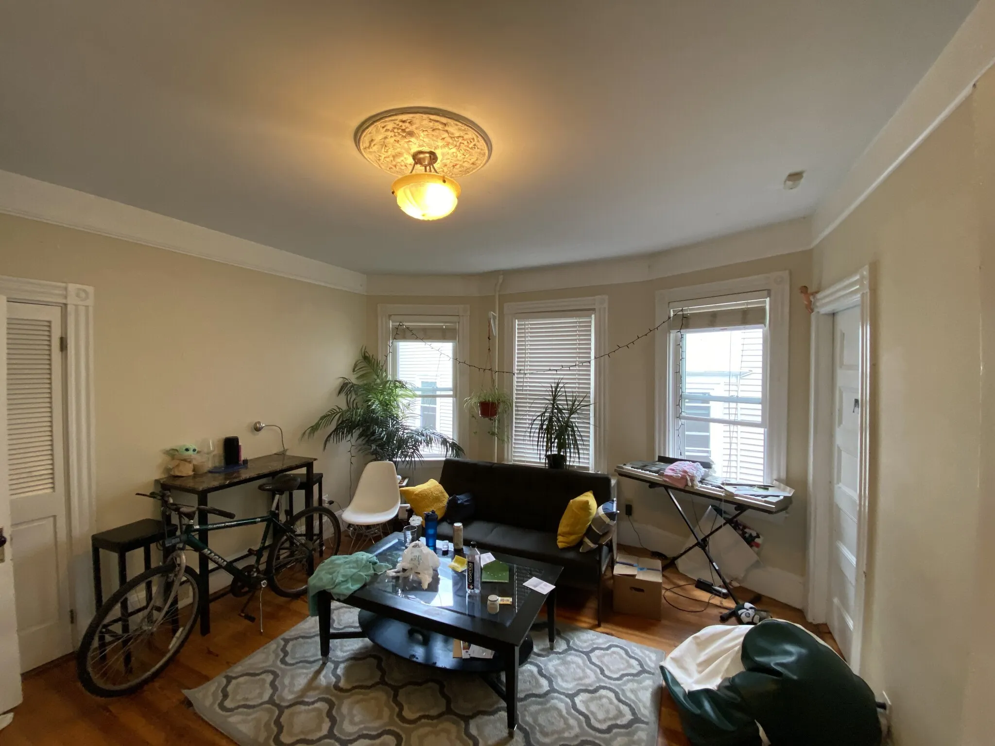 4 bed, 1 bath apartment for rent at 12 Oswald St Unit 2, Mission Hill — photo 3 of 12