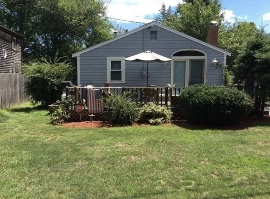2 bed, 1 bath apartment for rent at 12 Park St, Marshfield — photo 3 of 12