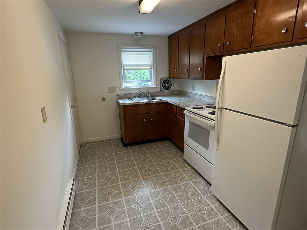 1 bed, 1 bath apartment for rent at 12 Park St Unit A, Easton — photo 12 of 14