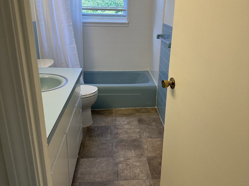 1 bed, 1 bath apartment for rent at 12 Park St Unit A, Easton — photo 9 of 14
