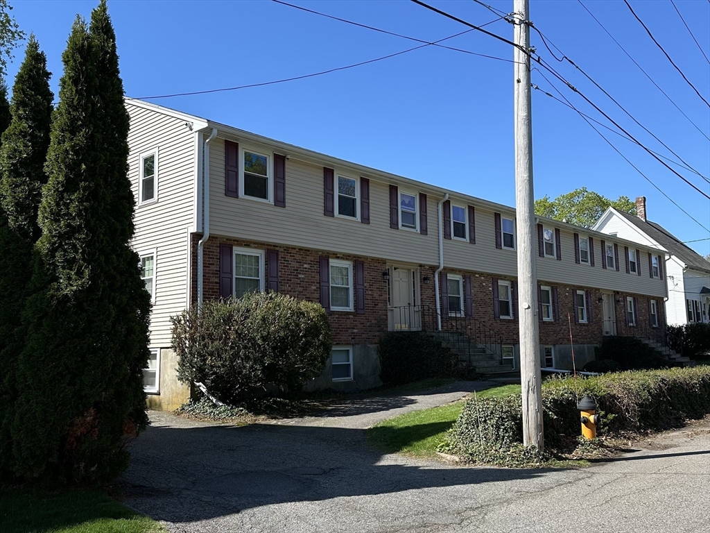 1 bed, 1 bath apartment for rent at 12 Park St Unit A, Easton — photo 1 of 14