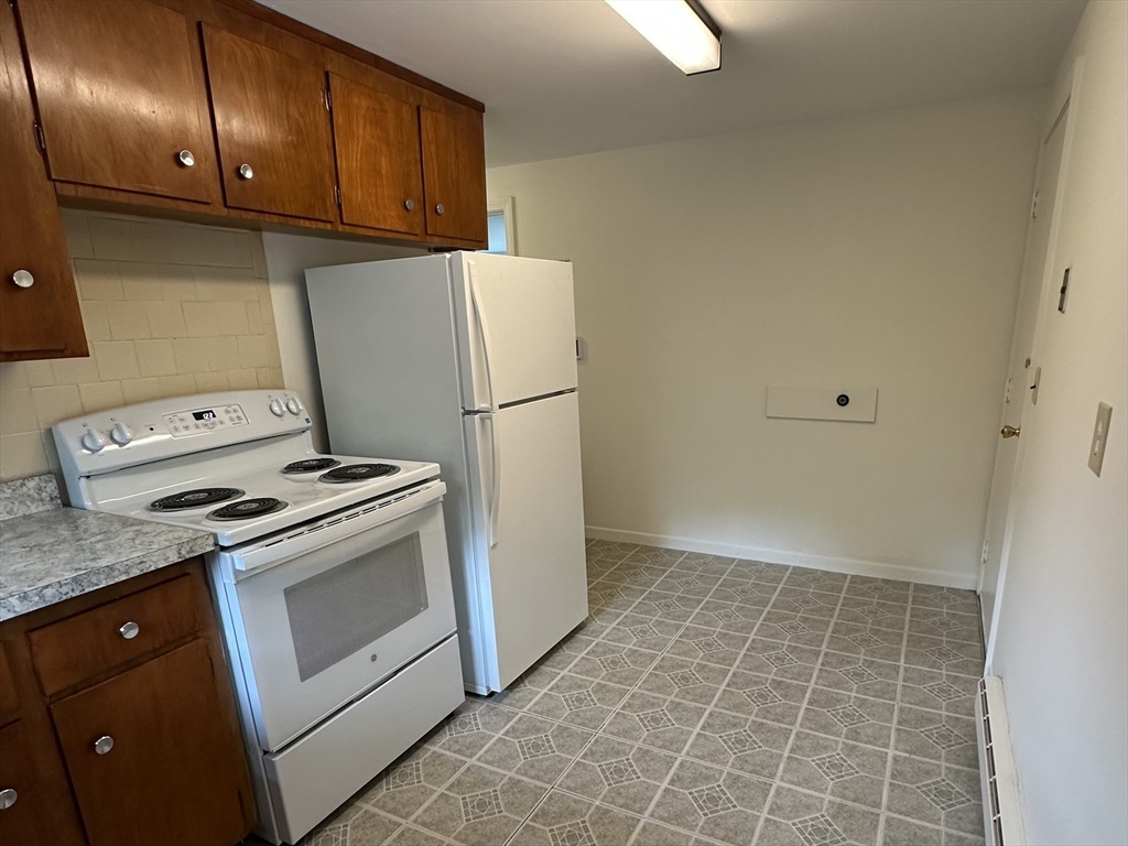 1 bed, 1 bath apartment for rent at 12 Park St Unit A, Easton — photo 13 of 14