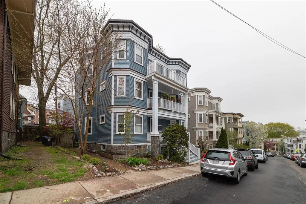 2 bed, 1 bath apartment for rent at 12 Parkton Rd Unit 2, Jamaica Plain — photo 3 of 22