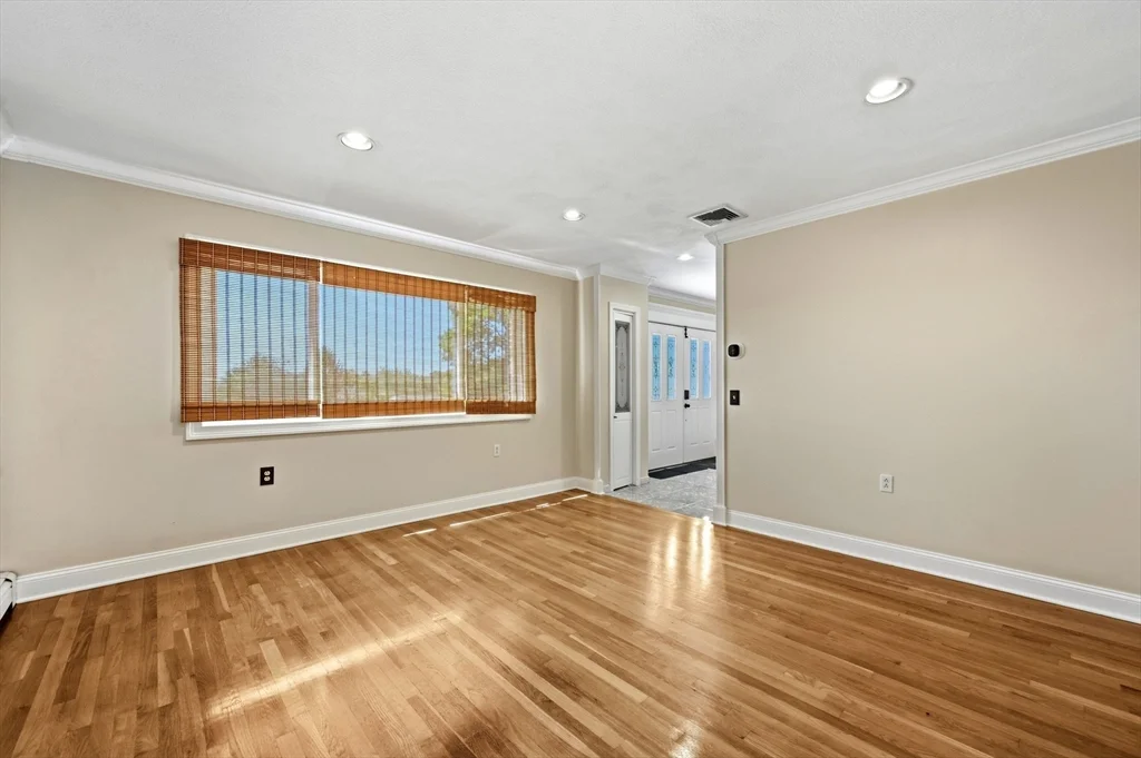 4 bed, 2 bath apartment for rent at 12 Parkway Dr, Saugus — photo 18 of 37