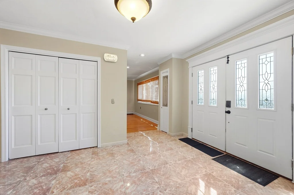 4 bed, 2 bath apartment for rent at 12 Parkway Dr, Saugus — photo 15 of 37