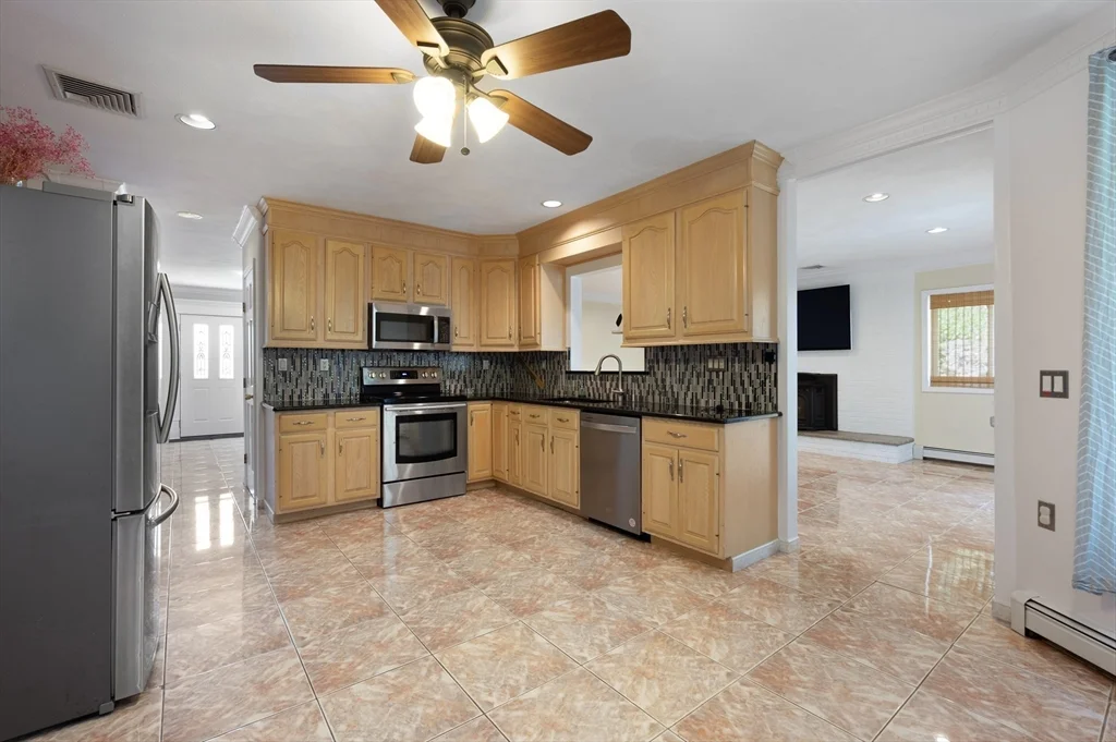4 bed, 2 bath apartment for rent at 12 Parkway Dr, Saugus — photo 22 of 37
