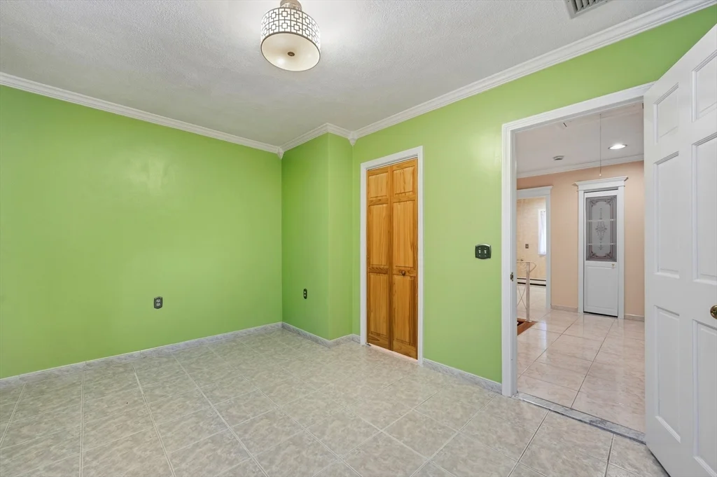 4 bed, 2 bath apartment for rent at 12 Parkway Dr, Saugus — photo 32 of 37