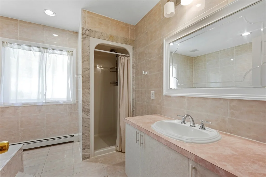 4 bed, 2 bath apartment for rent at 12 Parkway Dr, Saugus — photo 28 of 37