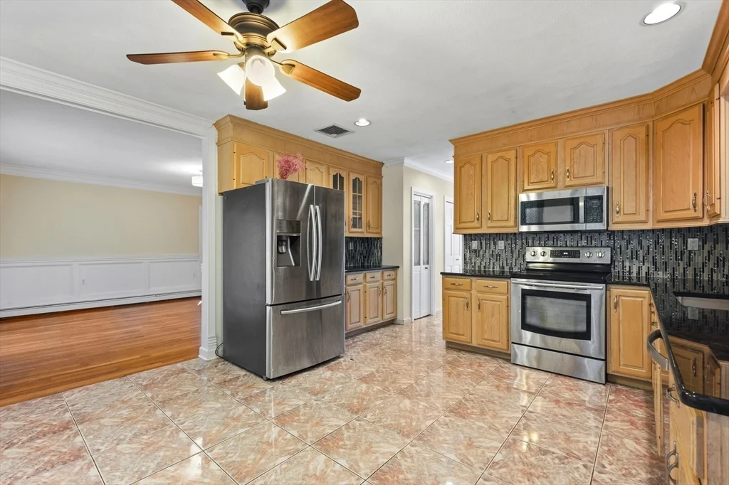 4 bed, 2 bath apartment for rent at 12 Parkway Dr, Saugus — photo 21 of 37