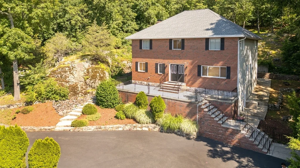 4 bed, 2 bath apartment for rent at 12 Parkway Dr, Saugus — photo 2 of 37