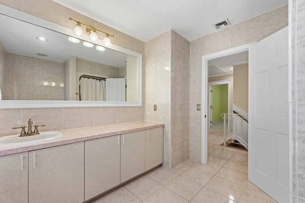 4 bed, 2 bath apartment for rent at 12 Parkway Dr, Saugus — photo 34 of 37