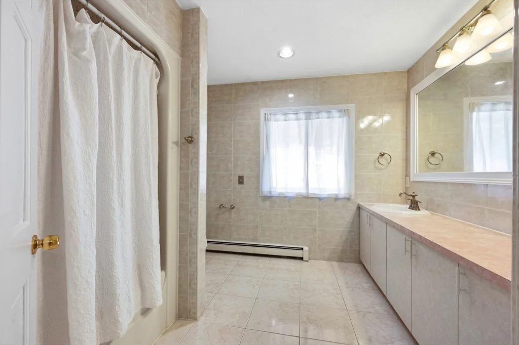 4 bed, 2 bath apartment for rent at 12 Parkway Dr, Saugus — photo 33 of 37