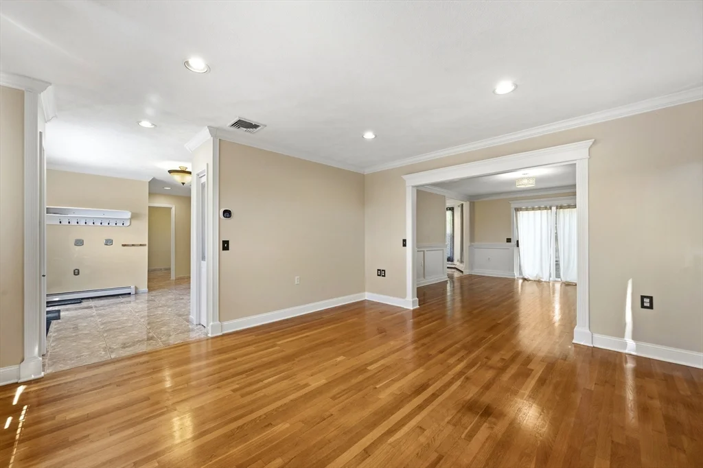 4 bed, 2 bath apartment for rent at 12 Parkway Dr, Saugus — photo 16 of 37