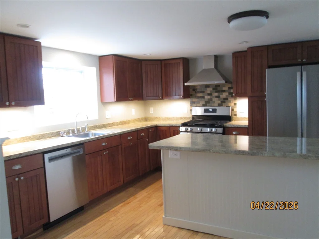 3 bed, 1 bath apartment for rent at 12 Parsons St Unit 2, Peabody — photo 3 of 18