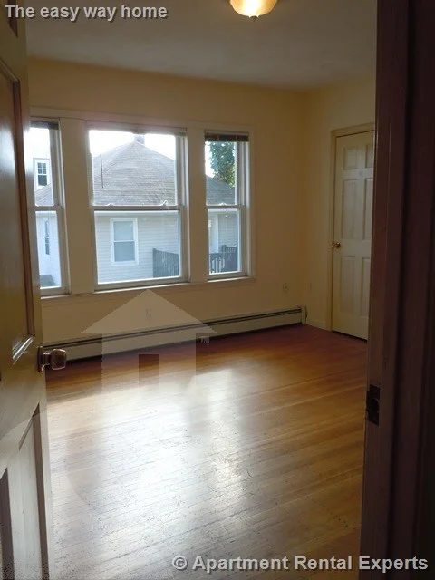 3 bed, 1 bath apartment for rent at 12 Pearl St Unit 2R, Tufts University — photo 2 of 5