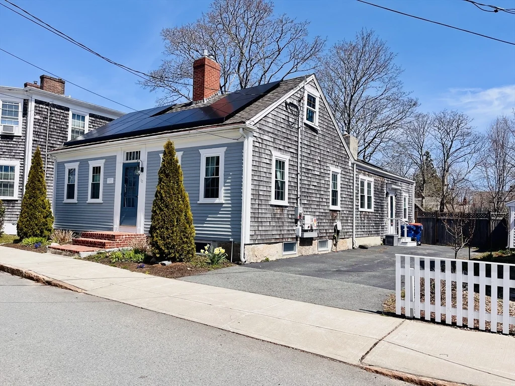 4 bed, 2 bath apartment for rent at 12 Pearl Street/Short Term Rental, Mattapoisett — photo 1 of 19